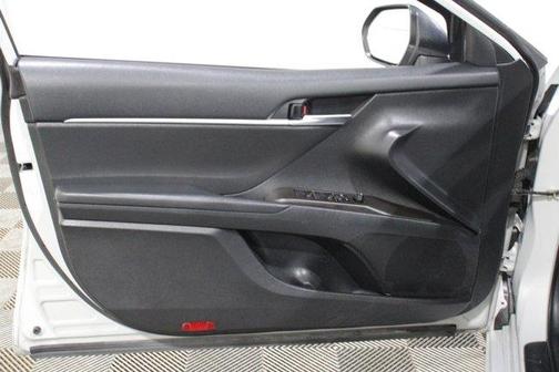 Ice Edge 2023 Toyota Camry Hybrid SE
