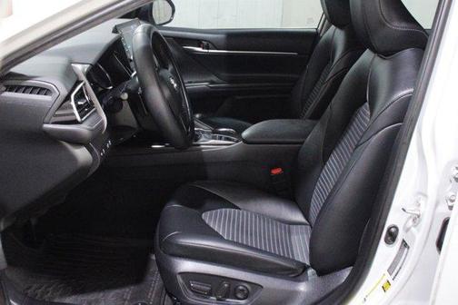 Ice Edge 2023 Toyota Camry Hybrid SE