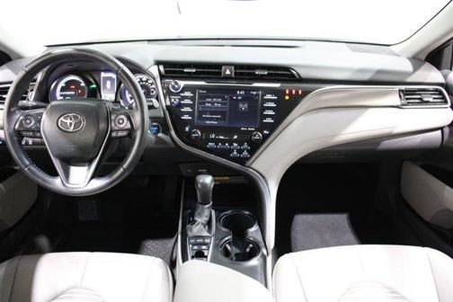 2020 Toyota Camry Hybrid SE