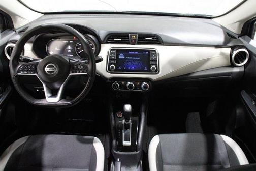 Gray 2021 Nissan Versa 1.6 SV