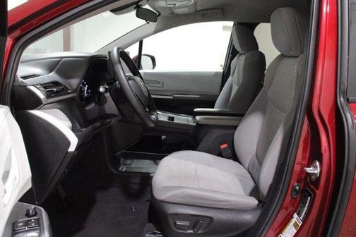 2025 Toyota Sienna LE