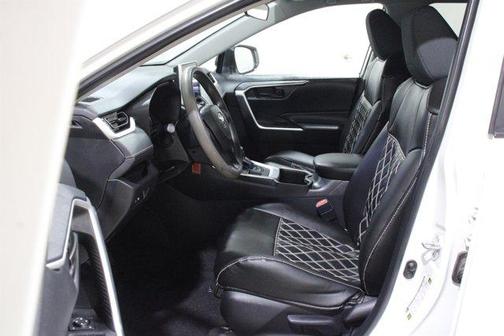 Ice 2025 Toyota RAV4 LE