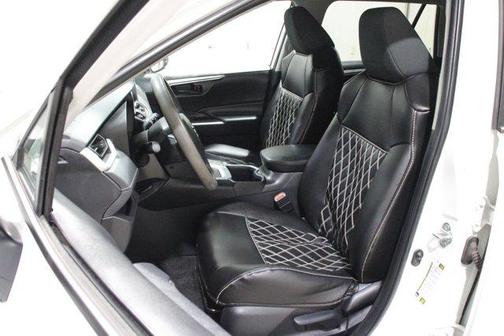 Ice 2025 Toyota RAV4 LE