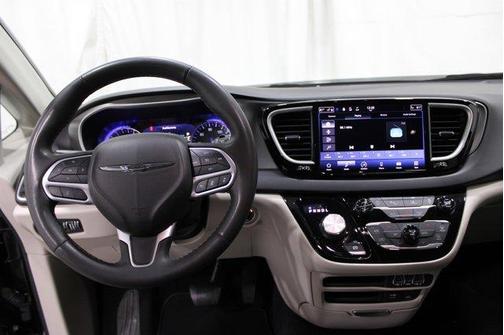 2022 Chrysler Pacifica Touring-L