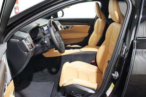 2025 Volvo V90 Cross Country B6 Ultra