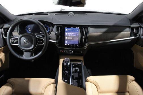 2025 Volvo V90 Cross Country B6 Ultra