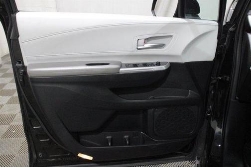Midnight Black Metallic 2025 Toyota Sienna XLE