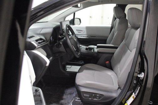 Midnight Black Metallic 2025 Toyota Sienna XLE