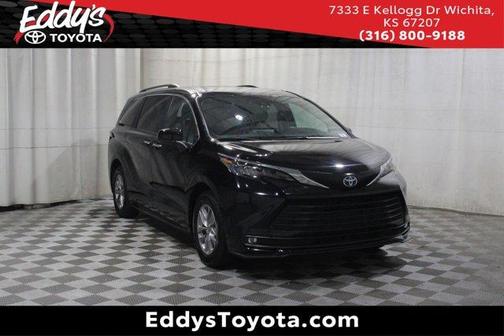 Midnight Black Metallic 2025 Toyota Sienna XLE