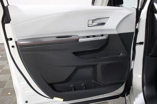 2022 Toyota Sienna XSE 7 Passenger