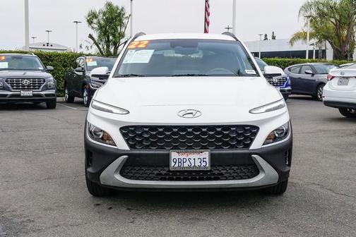 White 2022 Hyundai KONA SEL