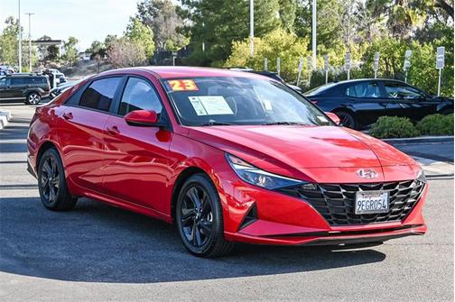 2023 Hyundai ELANTRA SEL