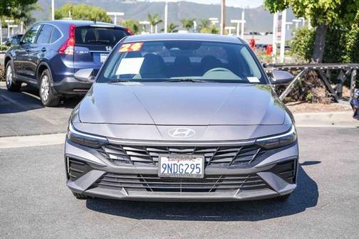 Gray 2024 Hyundai ELANTRA SE