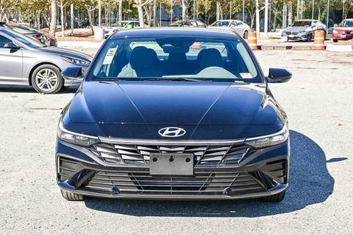 Black 2026 Hyundai ELANTRA SE
