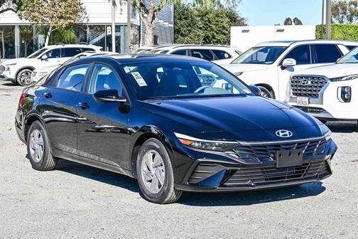 Black 2026 Hyundai ELANTRA SE