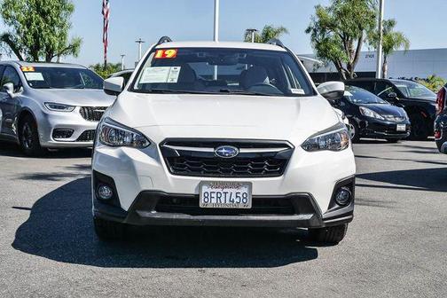 Crystal White Pearl 2019 Subaru Crosstrek 2.0i Premium