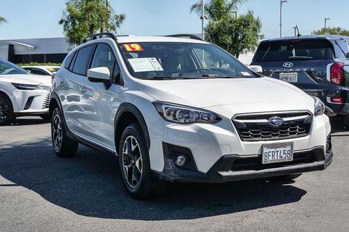 Crystal White Pearl 2019 Subaru Crosstrek 2.0i Premium