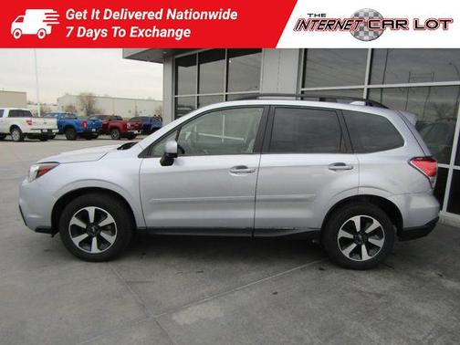 Photo 4 of 48 of 2017 Subaru Forester 2.5i Premium