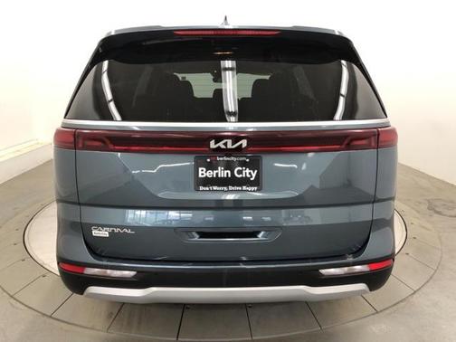 2023 Kia Carnival EX