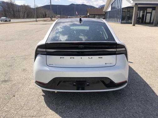 2025 Toyota Prius L