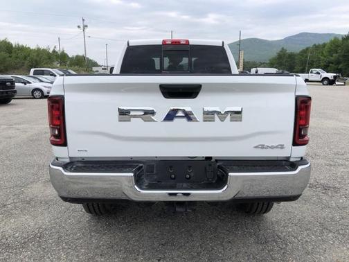 2025 RAM 2500 Tradesman Crew Cab 4x4 6'4' Box