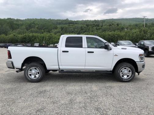 2025 RAM 2500 Tradesman Crew Cab 4x4 6'4' Box