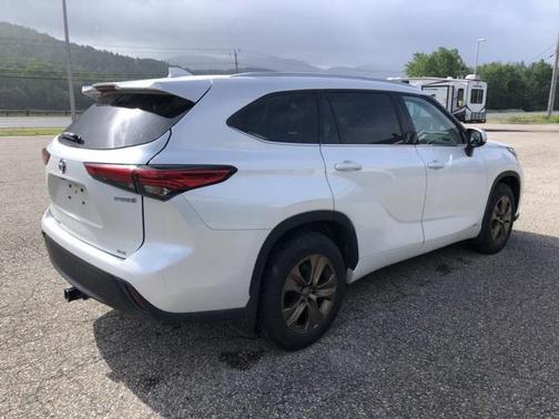 2022 Toyota Highlander Hybrid XLE