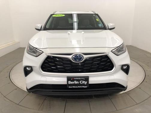 2022 Toyota Highlander Hybrid XLE