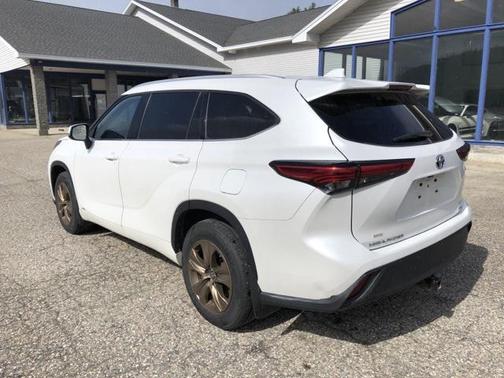 2022 Toyota Highlander Hybrid XLE