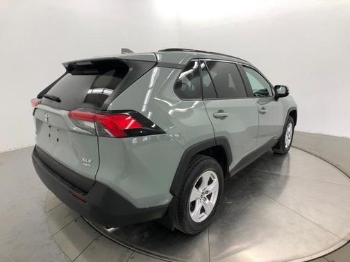 Photo 3 of 26 of 2020 Toyota RAV4 XLE