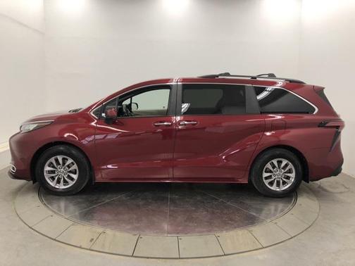 2022 Toyota Sienna XLE 7 Passenger