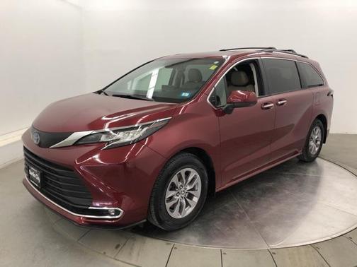 2022 Toyota Sienna XLE 7 Passenger