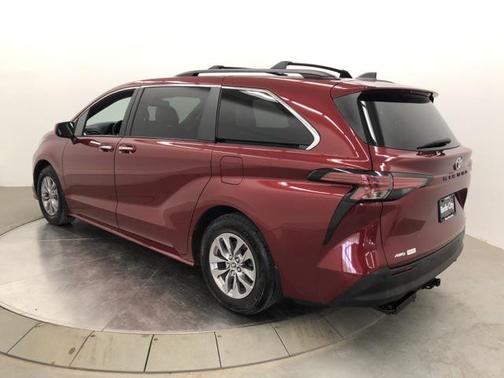 2022 Toyota Sienna XLE 7 Passenger