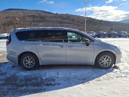 2026 Chrysler Voyager LX