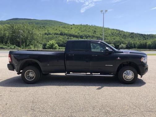 2021 RAM 3500 Big Horn Crew Cab 4x4 8' Box
