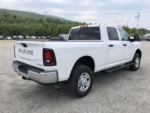 2025 RAM 2500 Tradesman Crew Cab 4x4 6'4' Box