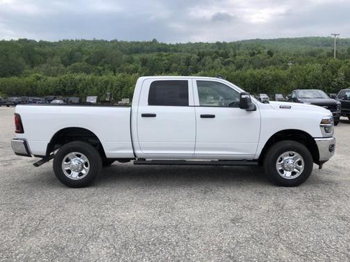 2025 RAM 2500 Tradesman Crew Cab 4x4 6'4' Box