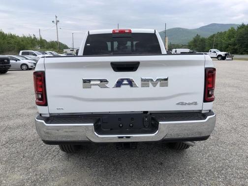 2025 RAM 2500 Tradesman Crew Cab 4x4 6'4' Box