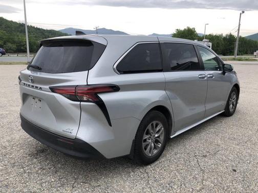 2021 Toyota Sienna XLE 7 Passenger