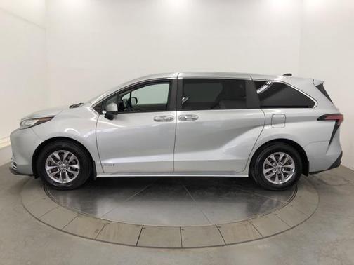 2021 Toyota Sienna XLE 7 Passenger
