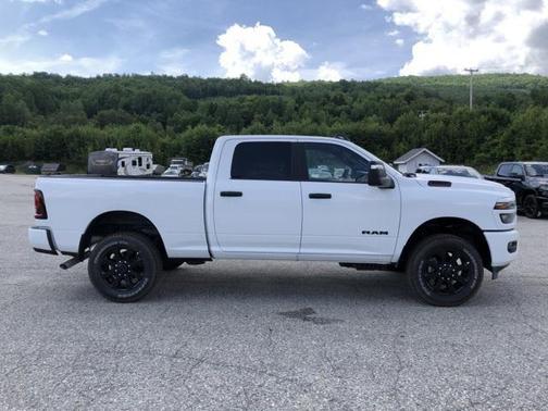 2025 RAM 2500 Big Horn Crew Cab 4x4 6'4' Box