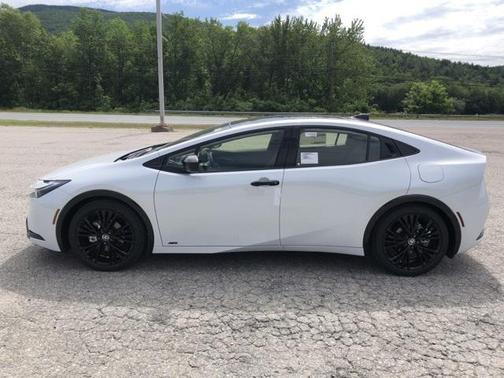 2025 Toyota Prius L