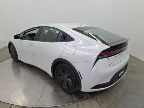 2023 Toyota Prius LE