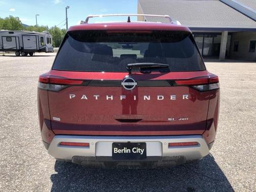 2024 Nissan Pathfinder SL 4WD