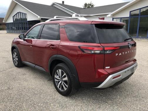 2024 Nissan Pathfinder SL 4WD