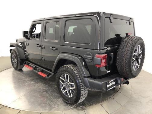 2024 Jeep Wrangler 4-Door Sahara 4x4
