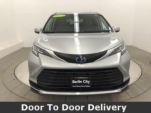 2023 Toyota Sienna LE