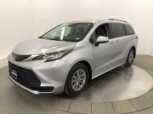2023 Toyota Sienna LE