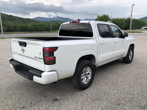 2024 Nissan Frontier SV