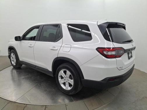2023 Honda Pilot AWD LX